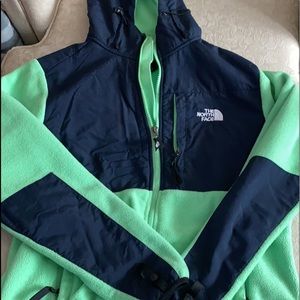 Hooded NORTH FACE Denali jacket